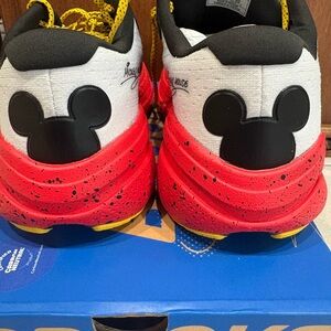 Brooks Run Disney Mickey Mouse Ghost max 2